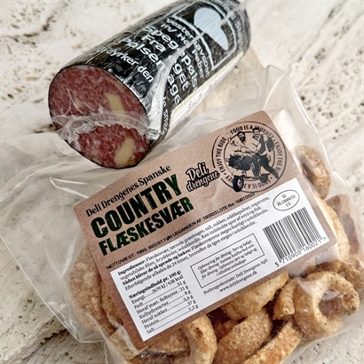 Dansk & Dejlig - Kæmpe slagterkurv med øl, vin, portvin, salami, flæskesvær og masser af godter
